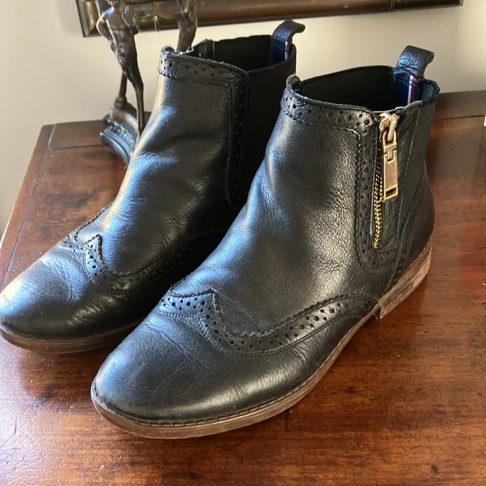 Tommy Hilfiger zip up chelsea boots